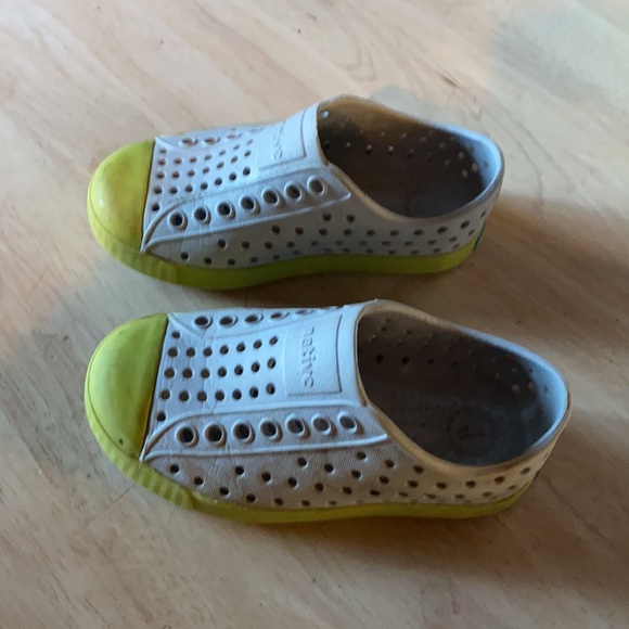 Native Shoes - Picture 3 of 4